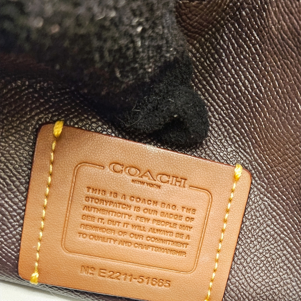 Coach Embossed Leather Crossbody Bag – Excellent Condition – Compact & Stylish - Picture 14 of 16